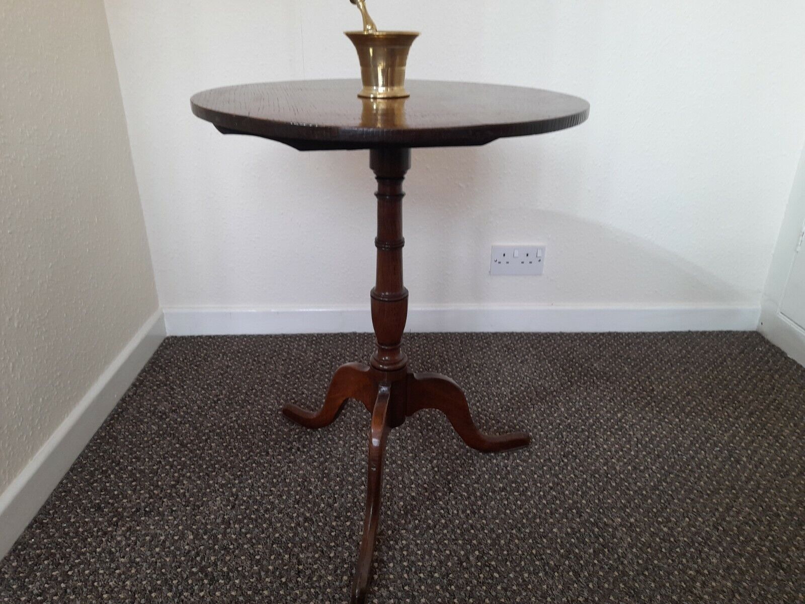 Fine Geo lll oak tilt top table of exceptional colour circa 1780
