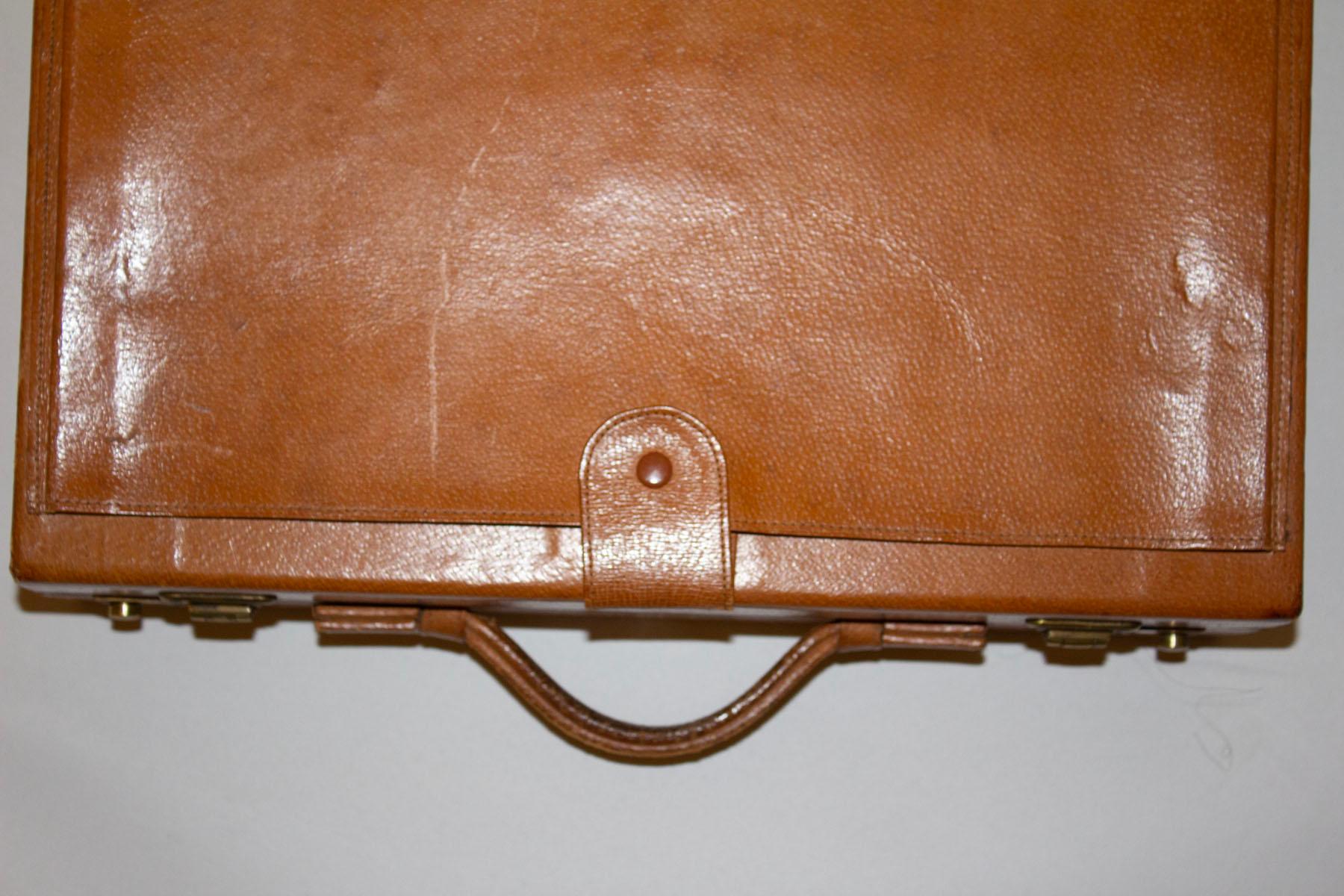 Vintage Elizabeth Arden Leather Beauty Case.