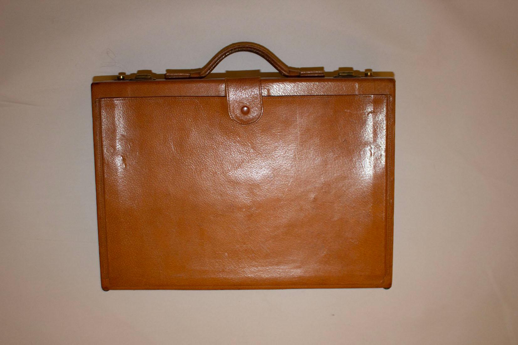 Vintage Elizabeth Arden Leather Beauty Case.