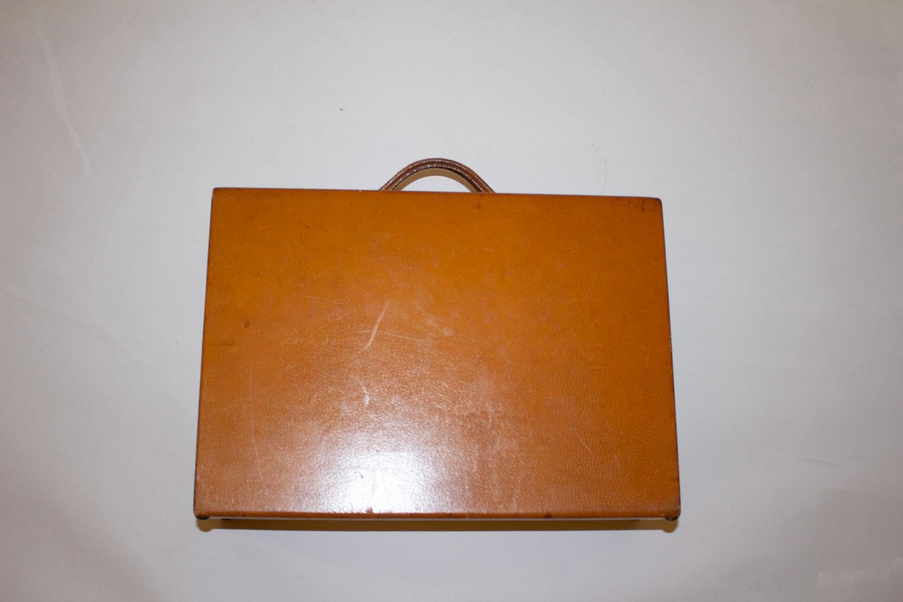 Vintage Elizabeth Arden Leather Beauty Case.