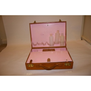Vintage Elizabeth Arden Leather Beauty Case.