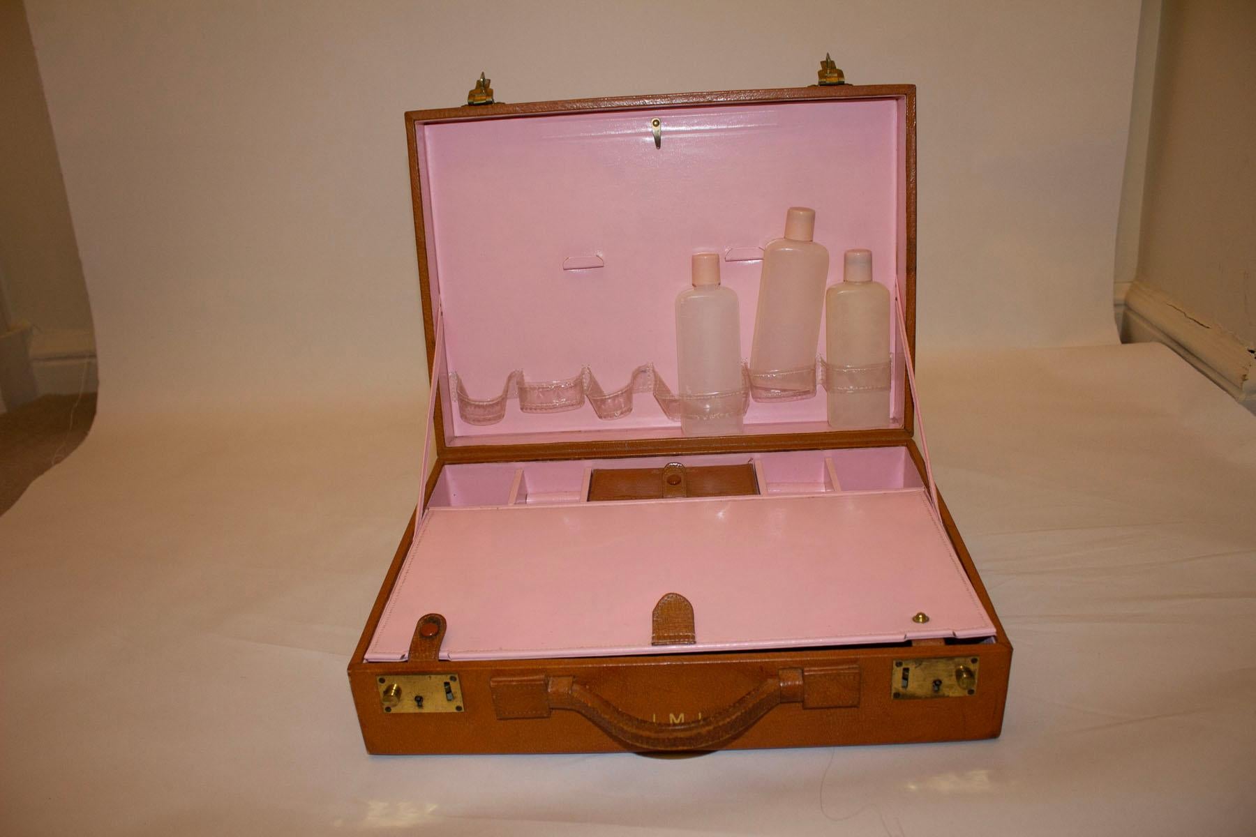 Vintage Elizabeth Arden Leather Beauty Case.