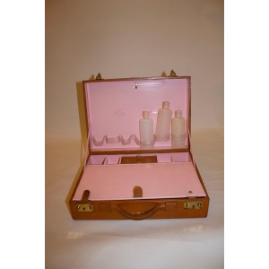 Vintage Elizabeth Arden Leather Beauty Case.