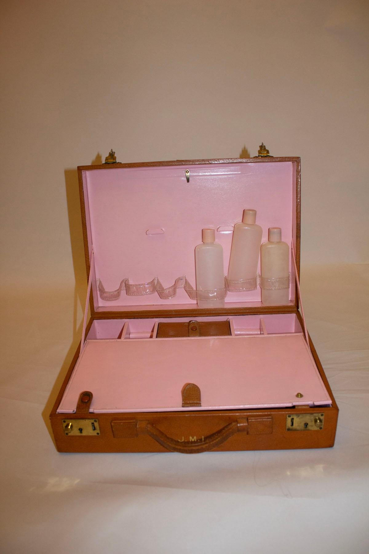 Vintage Elizabeth Arden Leather Beauty Case.