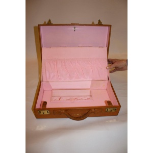 Vintage Elizabeth Arden Leather Beauty Case.