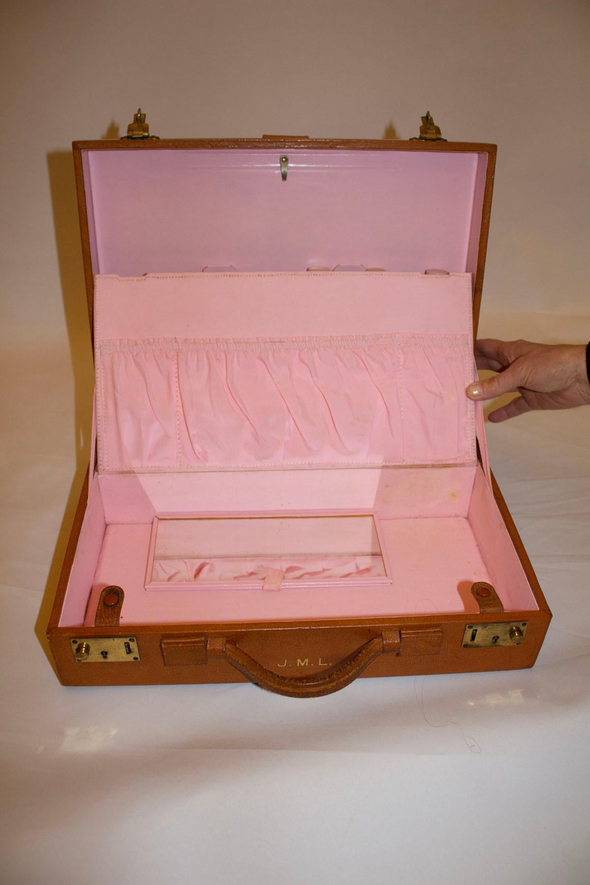 Vintage Elizabeth Arden Leather Beauty Case.