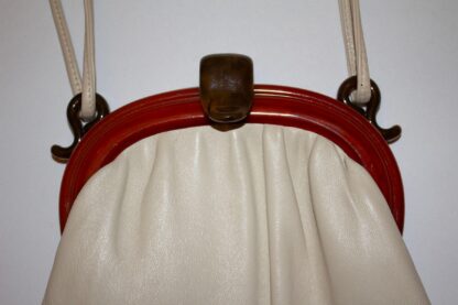 Wonderful Vintage Leather Bag with Beautiful Frame and Clasp - Image 5
