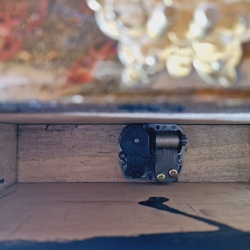 JEWELERY LACQUER BOX, Chinese music box with a drawer