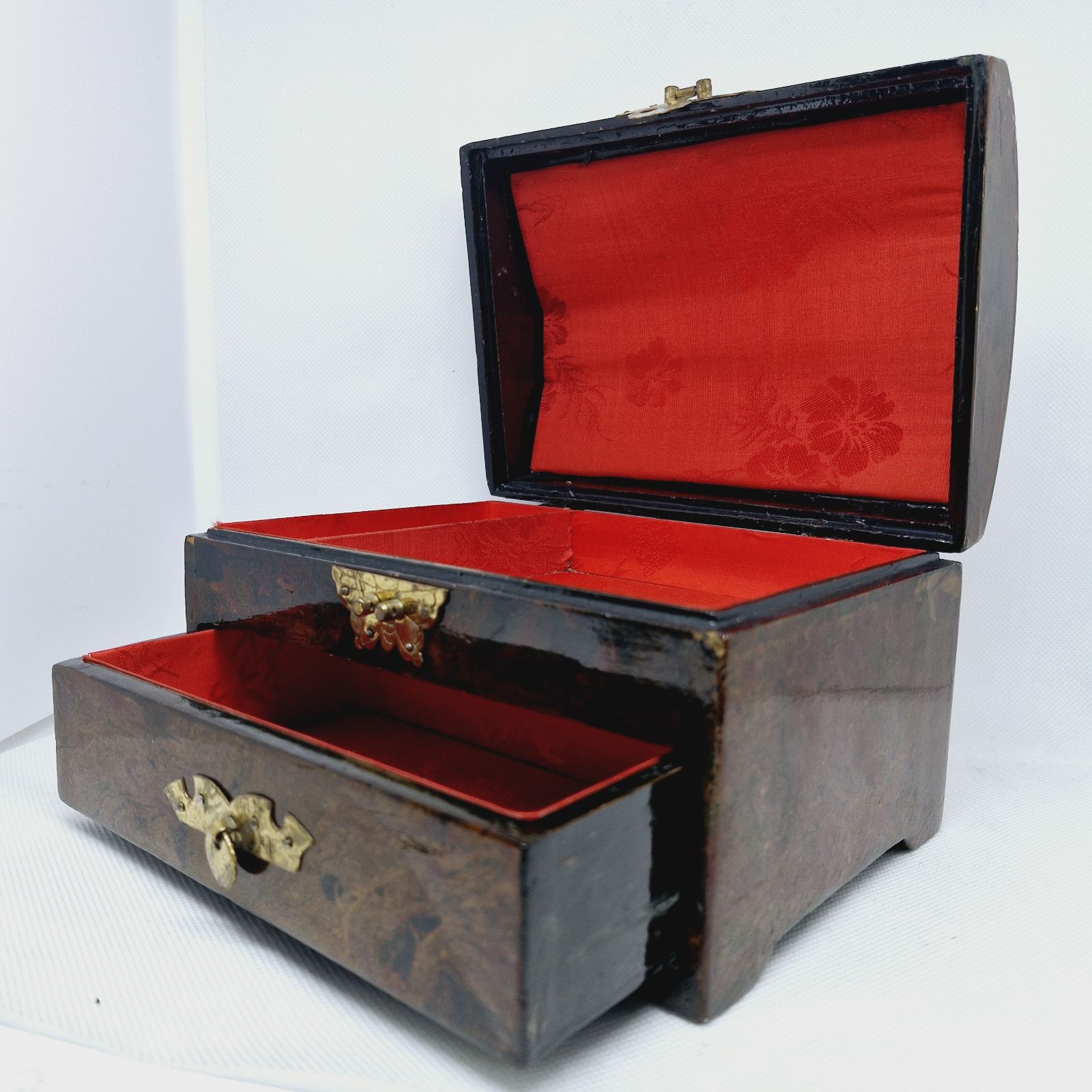 JEWELERY LACQUER BOX, Chinese music box with a drawer