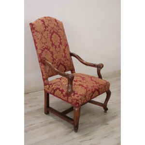 18th Century Antique Armchair In Carved Walnut