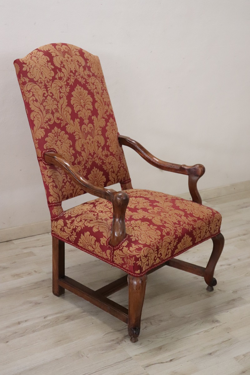 18th Century Antique Armchair In Carved Walnut