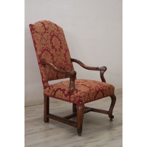 18th Century Antique Armchair In Carved Walnut