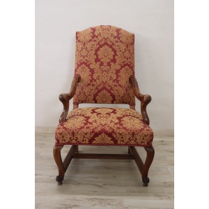 18th Century Antique Armchair In Carved Walnut