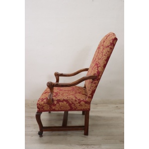 18th Century Antique Armchair In Carved Walnut
