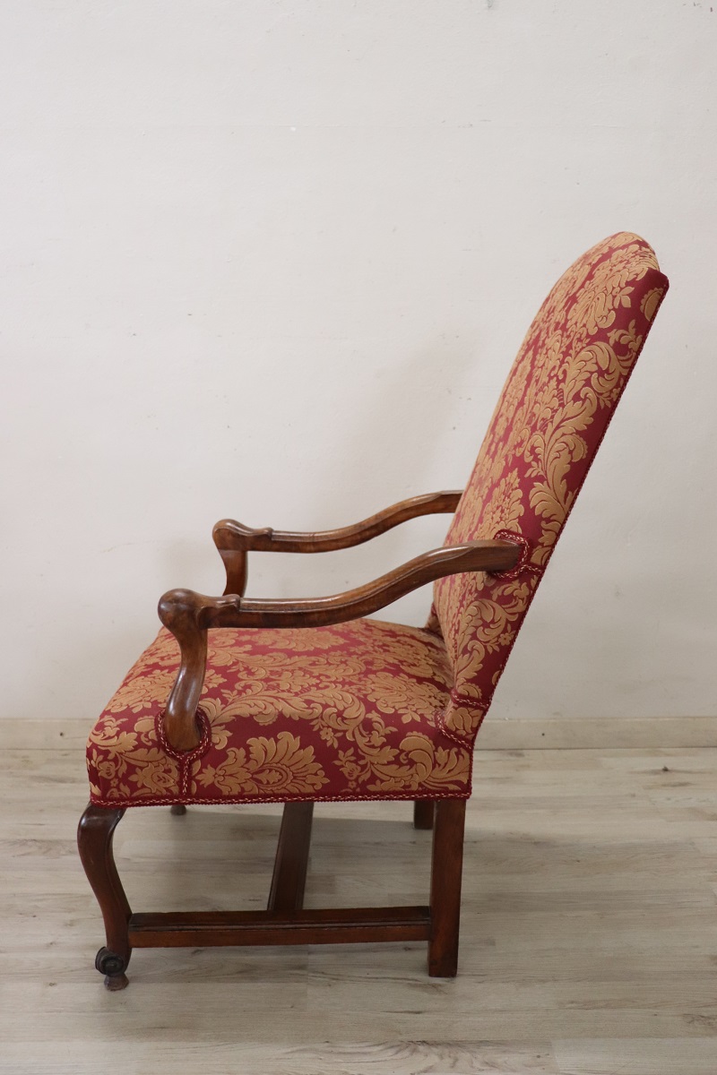 18th Century Antique Armchair In Carved Walnut