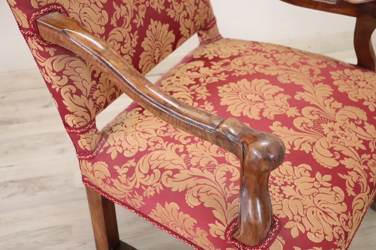 18th Century Antique Armchair In Carved Walnut