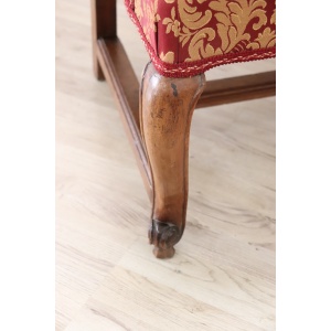 18th Century Antique Armchair In Carved Walnut