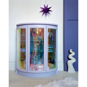 Luna | Lilac drinks cabinet with iridescent curved glass