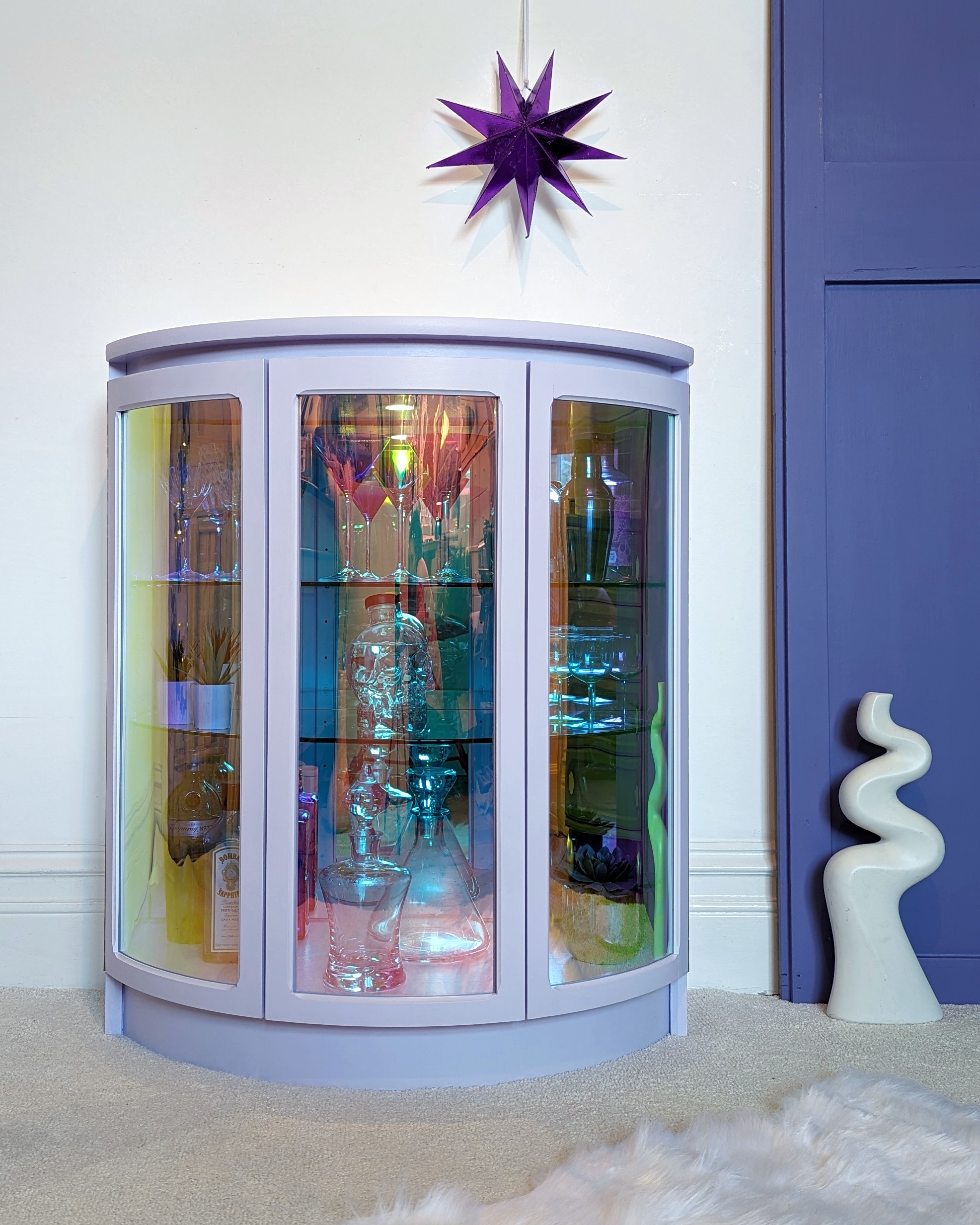 Luna | Lilac drinks cabinet with iridescent curved glass