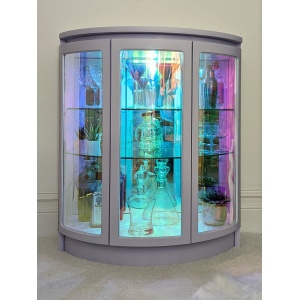 Luna | Lilac drinks cabinet with iridescent curved glass