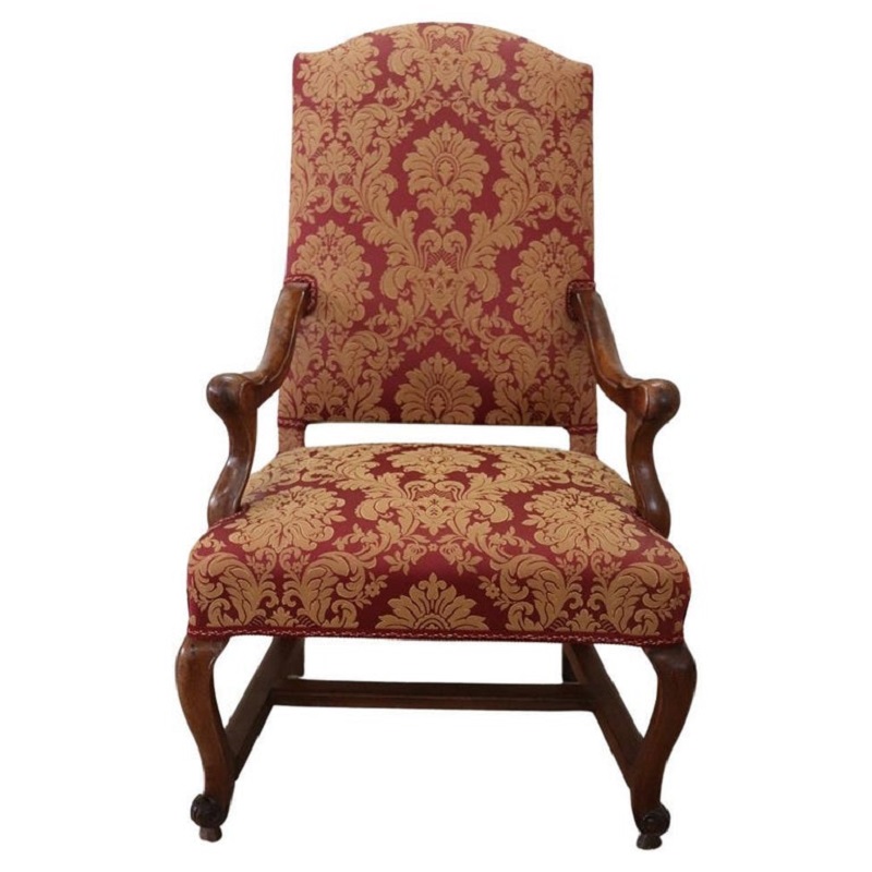 18th Century Antique Armchair In Carved Walnut