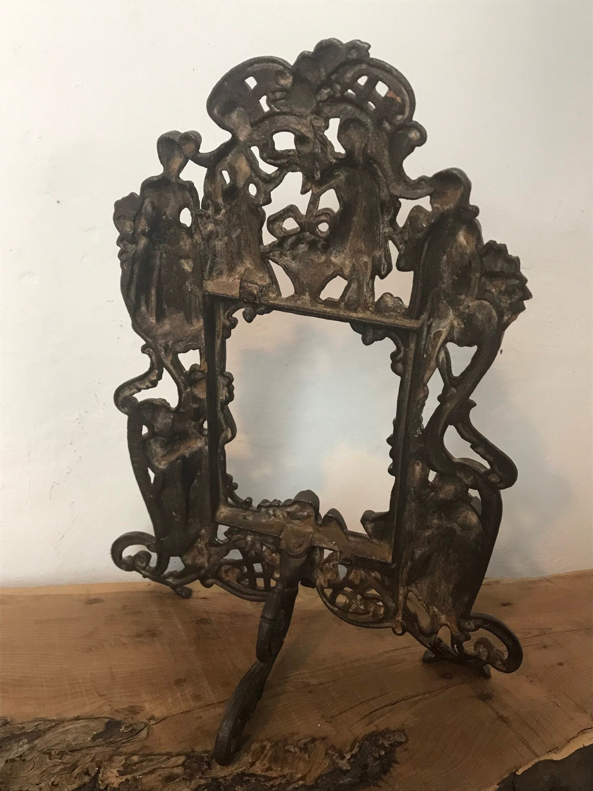 Beautiful 19th Century Victorian Classical Picture Frame