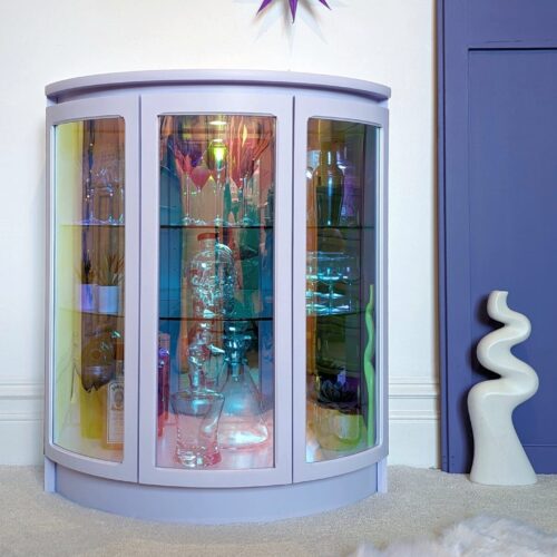 Luna | Lilac drinks cabinet with iridescent curved glass