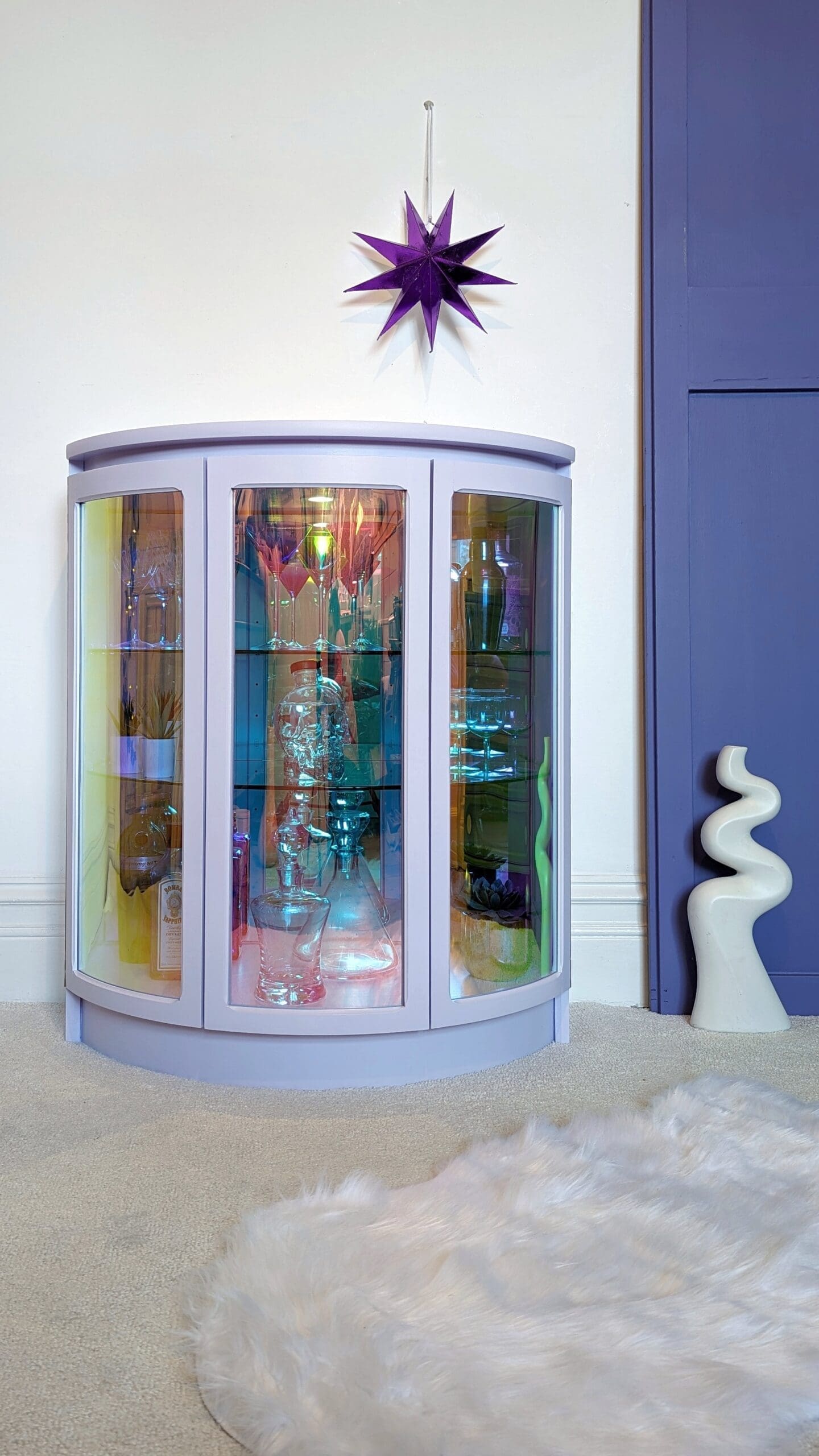 Luna | Lilac drinks cabinet with iridescent curved glass