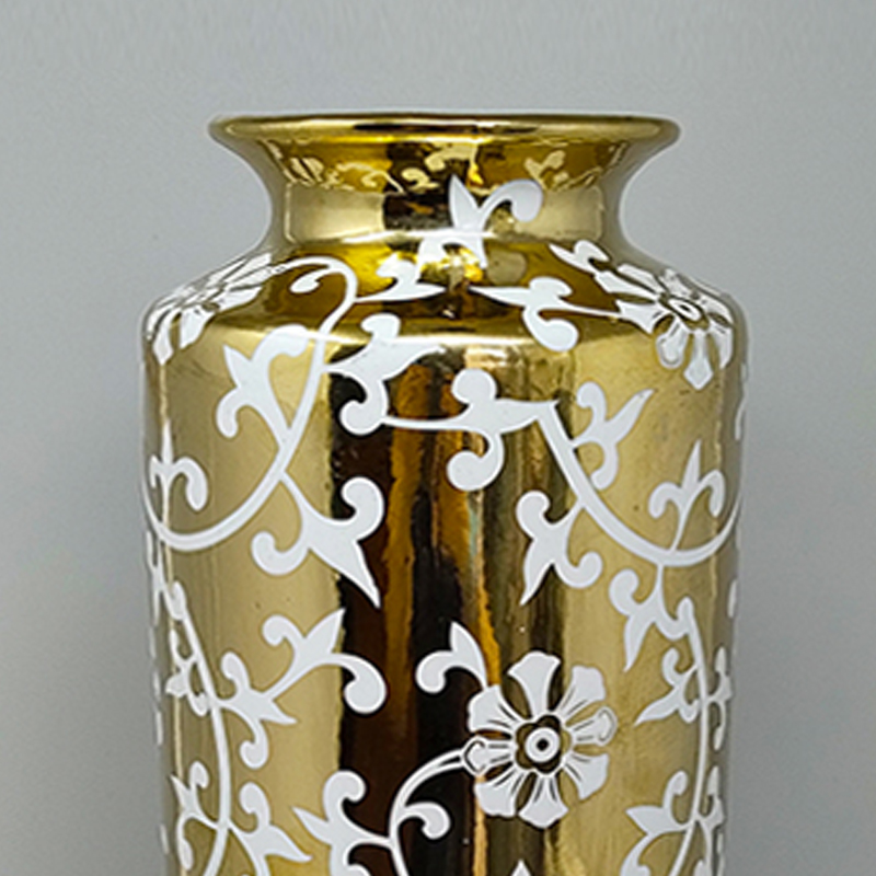 1960s Astonishing Gold Vase in Sesto Fiorentino Ceramic. Made In Italy