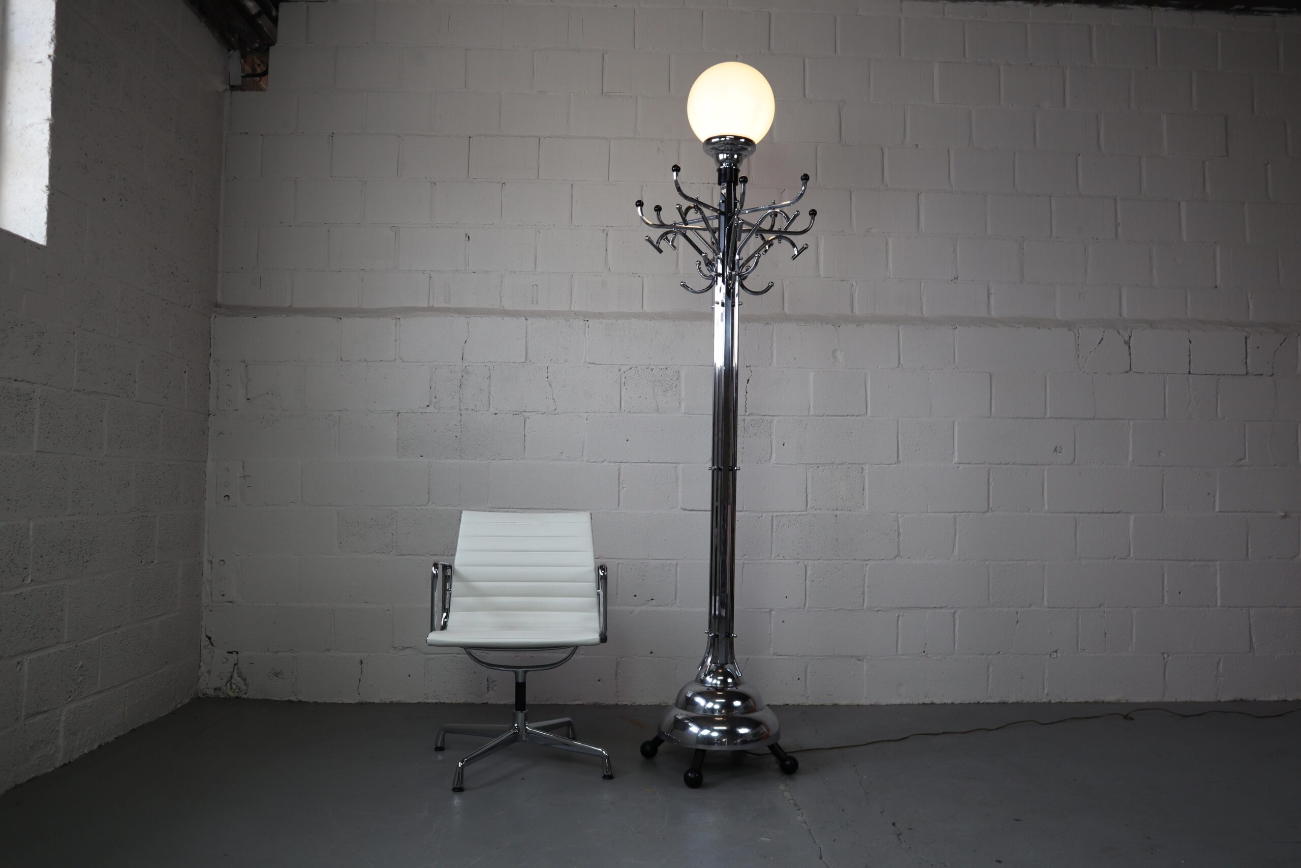 Large Art Deco chromed coat rack/floor lamp, early 20th century
