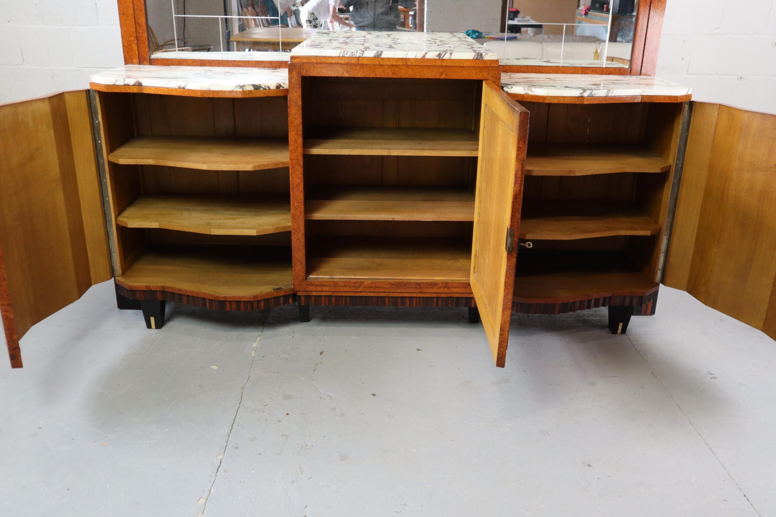 Art Deco buffet, Macassar Ebony and Walnut Burl, 1920-1930