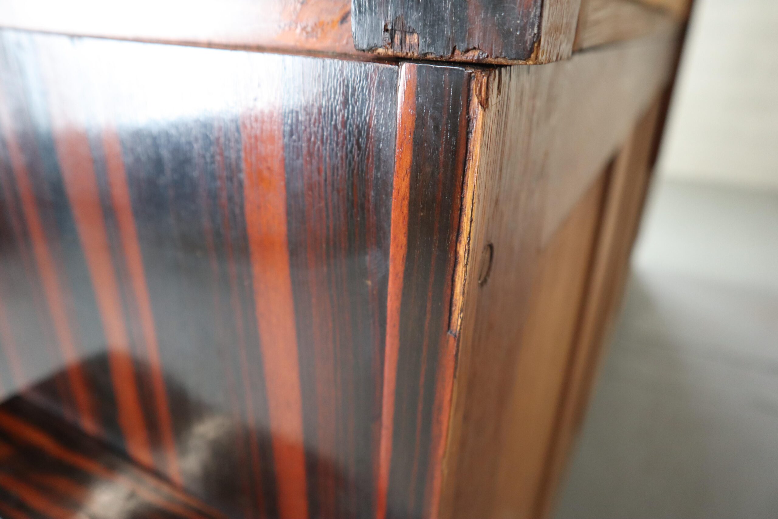 Art Deco buffet, Macassar Ebony and Walnut Burl, 1920-1930