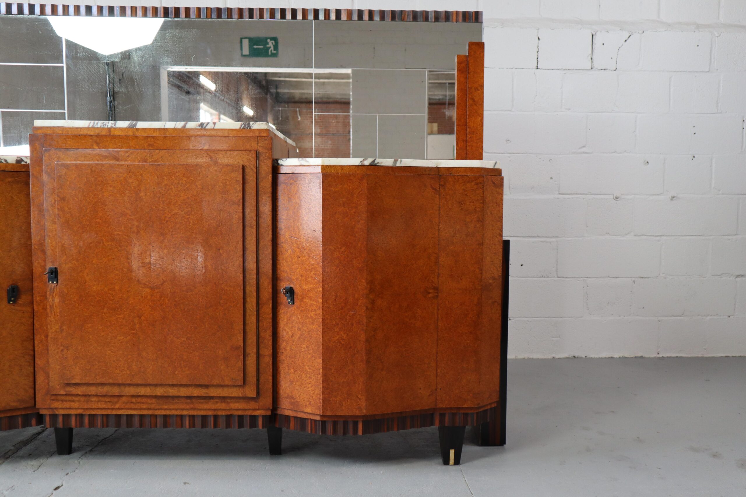 Art Deco buffet, Macassar Ebony and Walnut Burl, 1920-1930