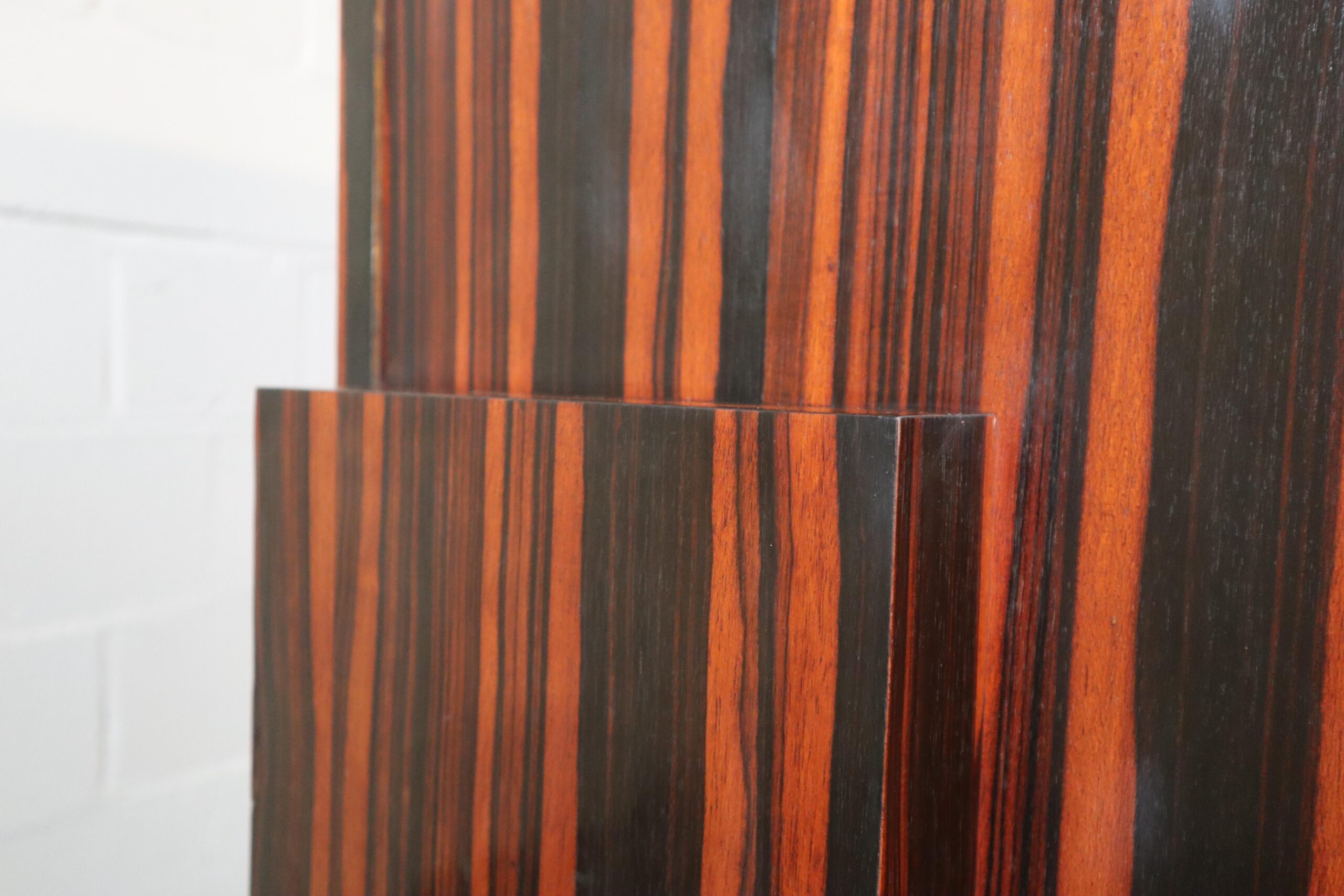 Art Deco buffet, Macassar Ebony and Walnut Burl, 1920-1930