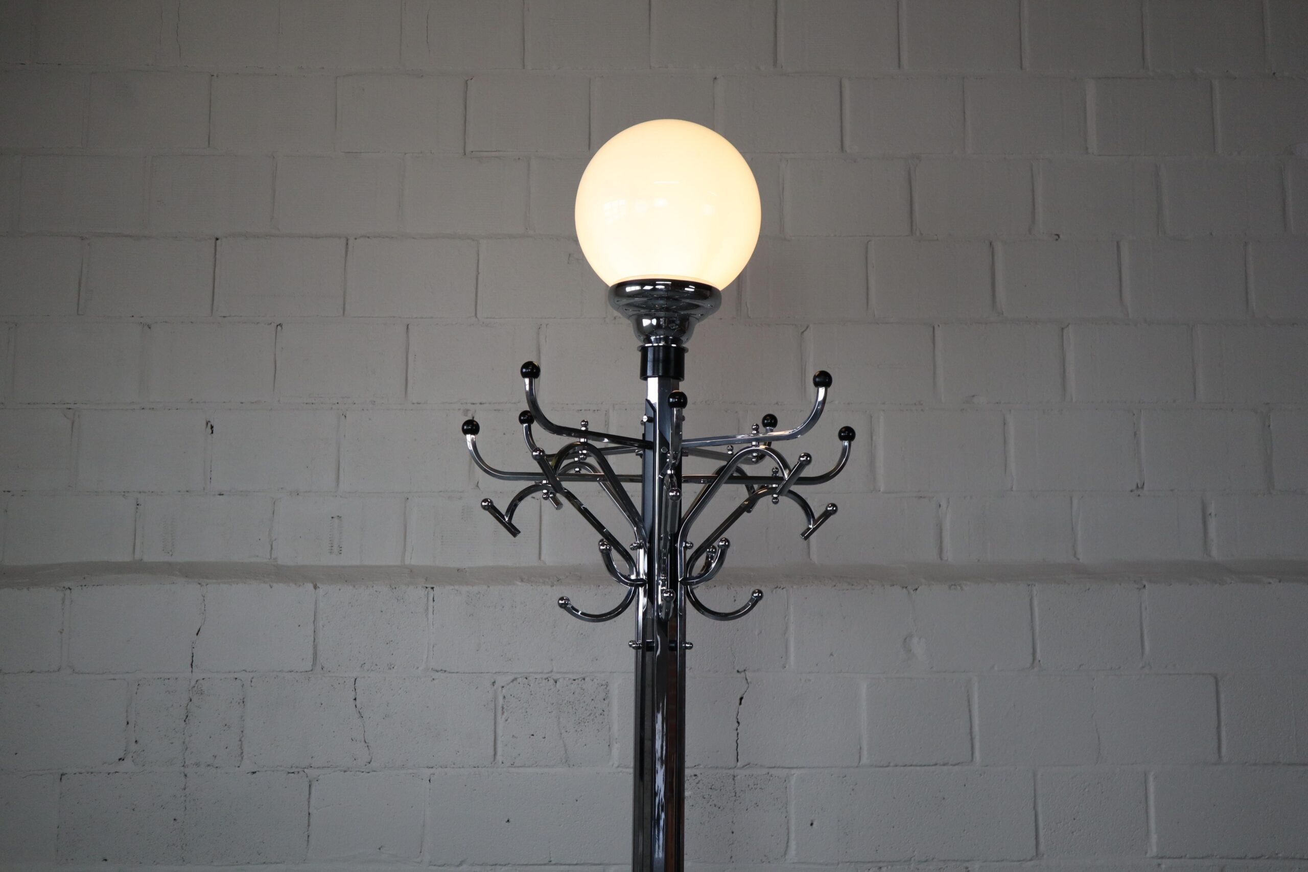 Large Art Deco chromed coat rack/floor lamp, early 20th century