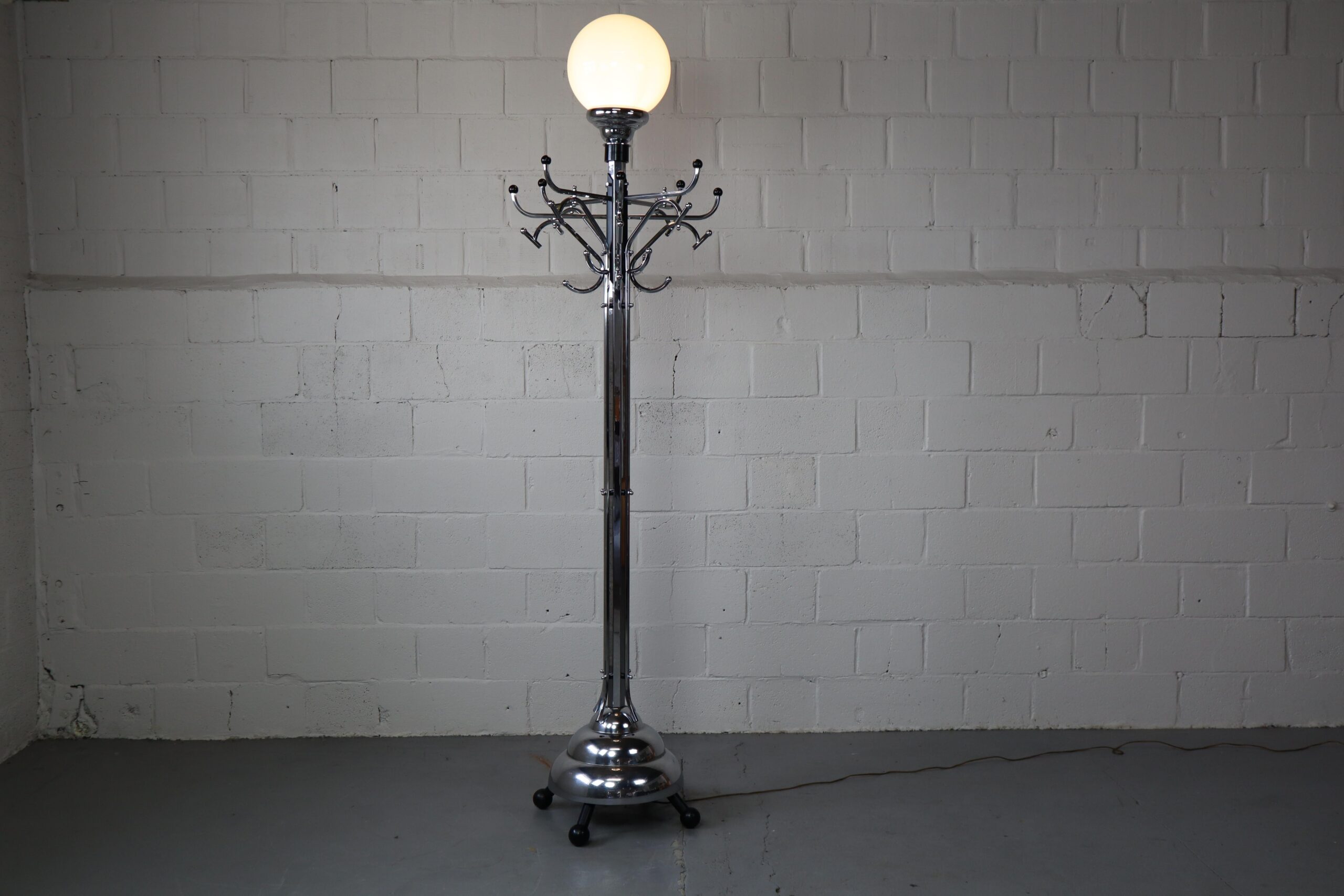 Large Art Deco chromed coat rack/floor lamp, early 20th century