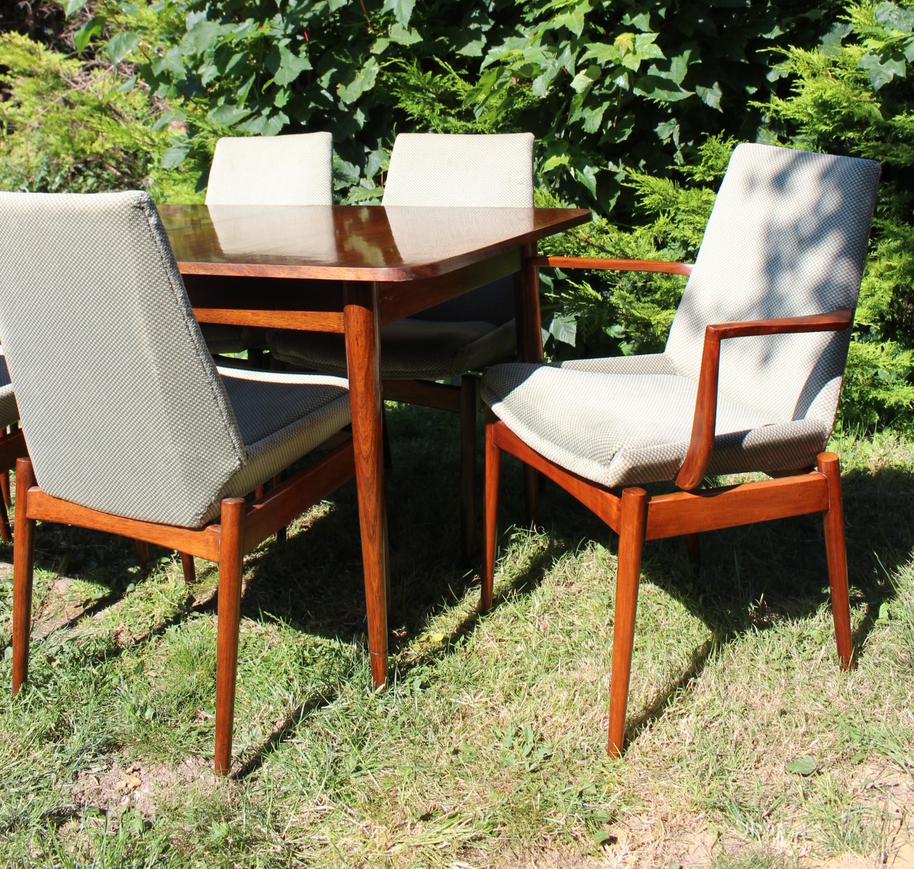 Mid Century Rosewood Hamilton Dining Table and Chairs By Robert Heritage For Archie Shine