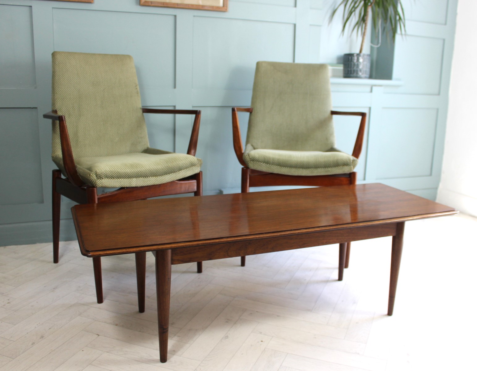 Mid Century Rosewood Coffee Table By Robert Heritage For Archie Shine