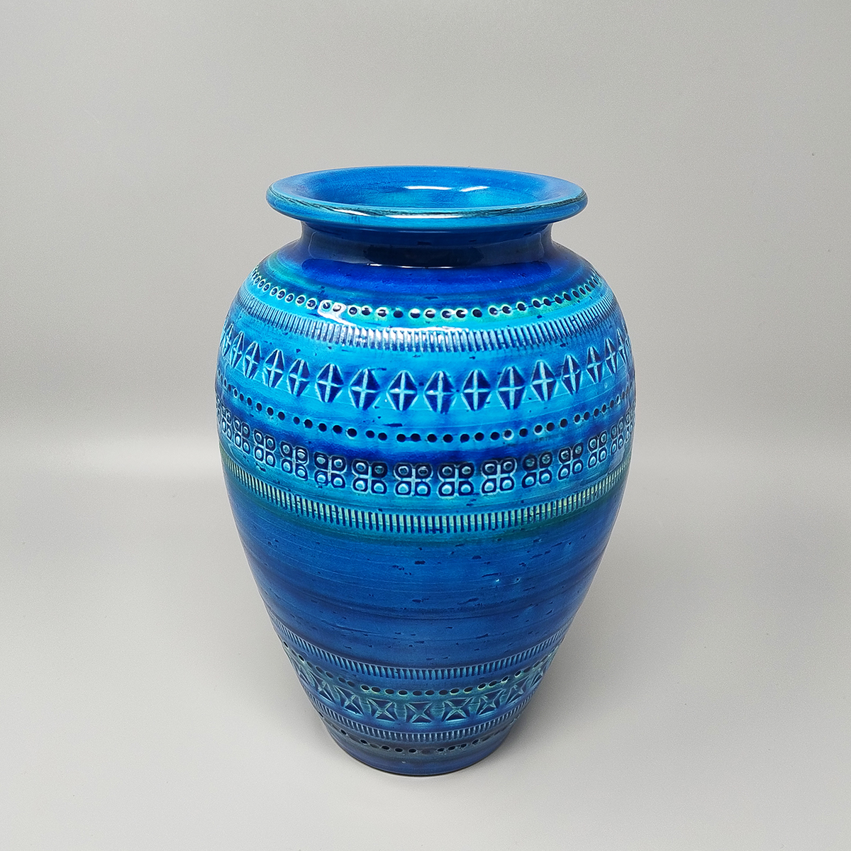 1960s Stunning Vase by Aldo Londi for Bitossi "Blue Rimini Collection"