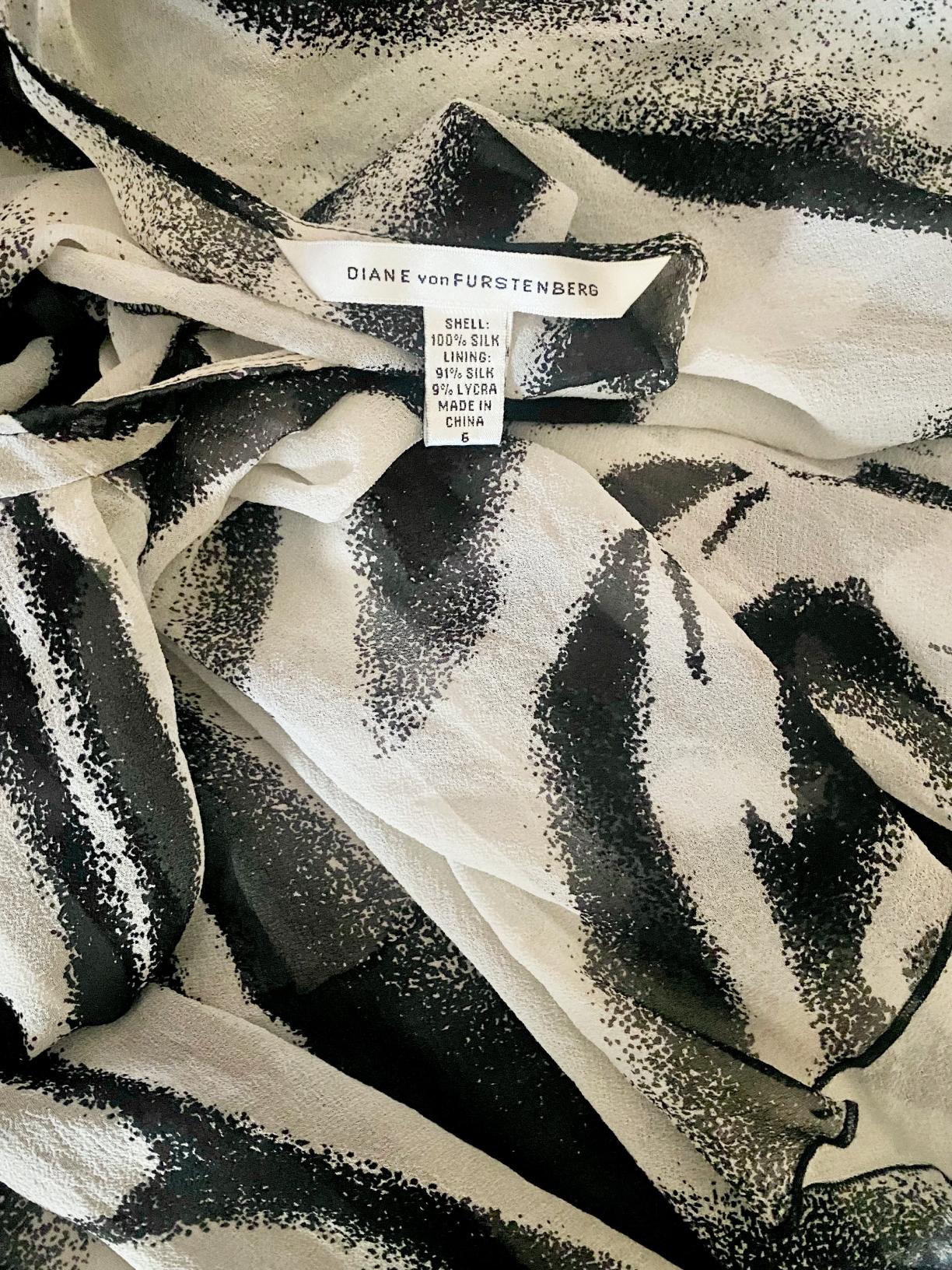 2000s Diane Von Furstenberg Black White Abstract Silk Blouse