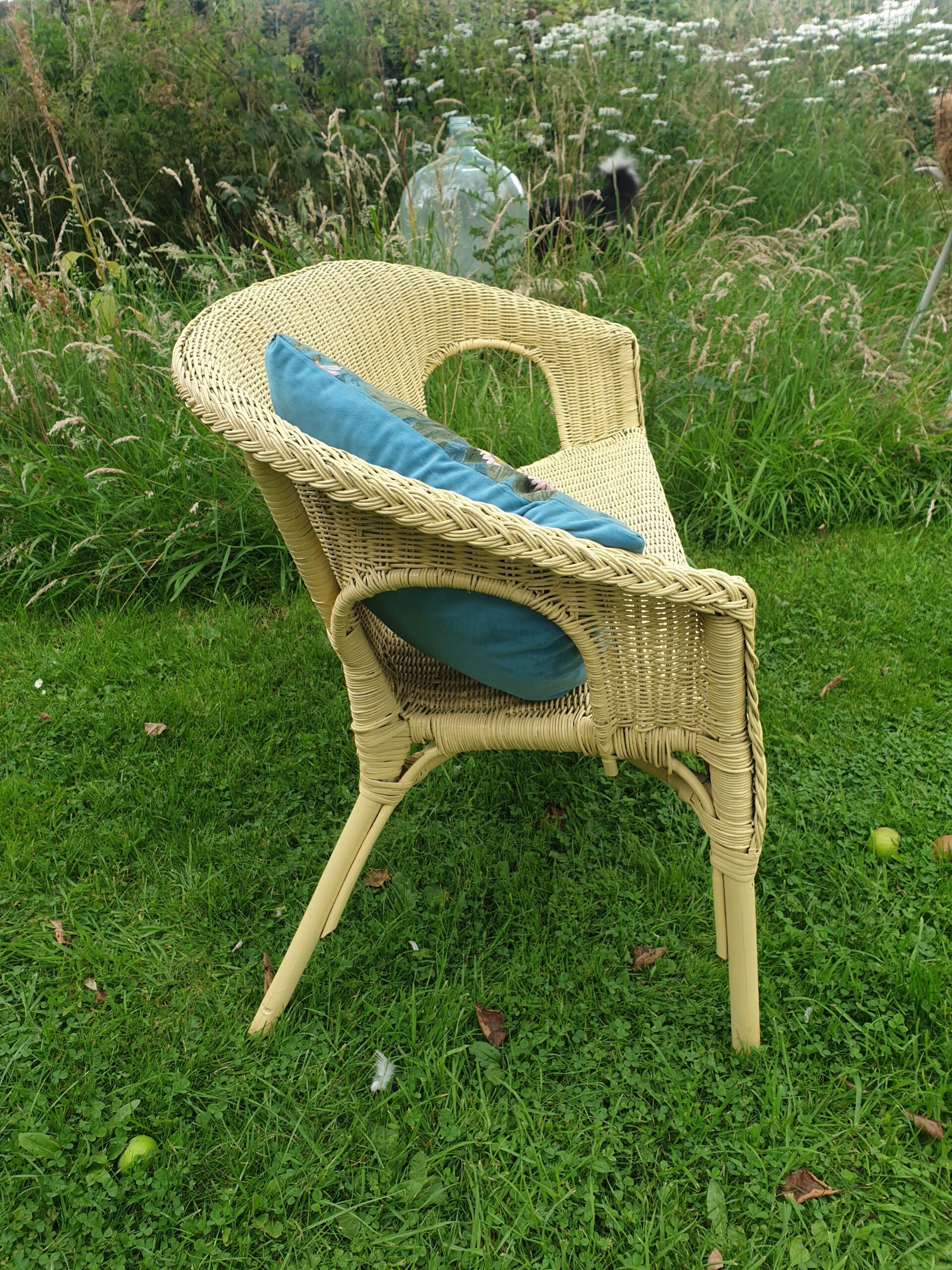 Wicker bench seat