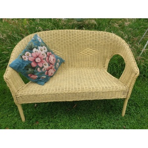 Wicker bench seat