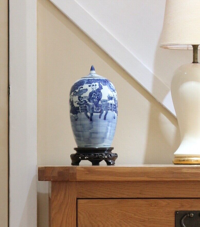 Antique Chinese blue and white Kangxi lidded jar. No damage. Excellent condition