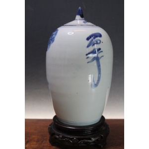 Antique Chinese blue and white Kangxi lidded jar. No damage. Excellent condition