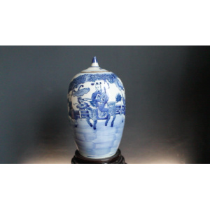 Antique Chinese blue and white Kangxi lidded jar. No damage. Excellent condition