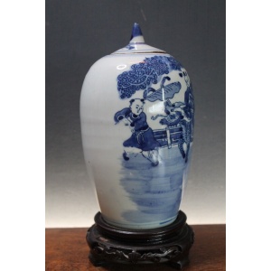 Antique Chinese blue and white Kangxi lidded jar. No damage. Excellent condition
