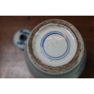 Antique Chinese blue and white Kangxi lidded jar. No damage. Excellent condition