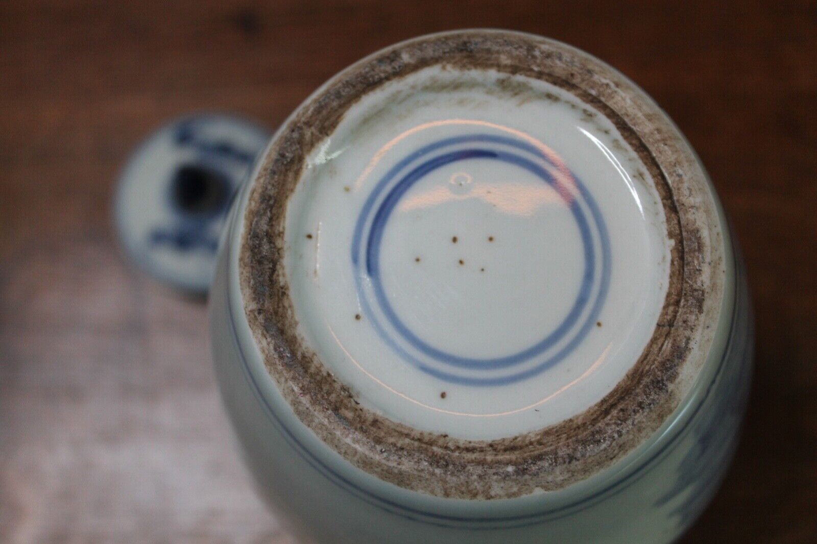 Antique Chinese blue and white Kangxi lidded jar. No damage. Excellent condition