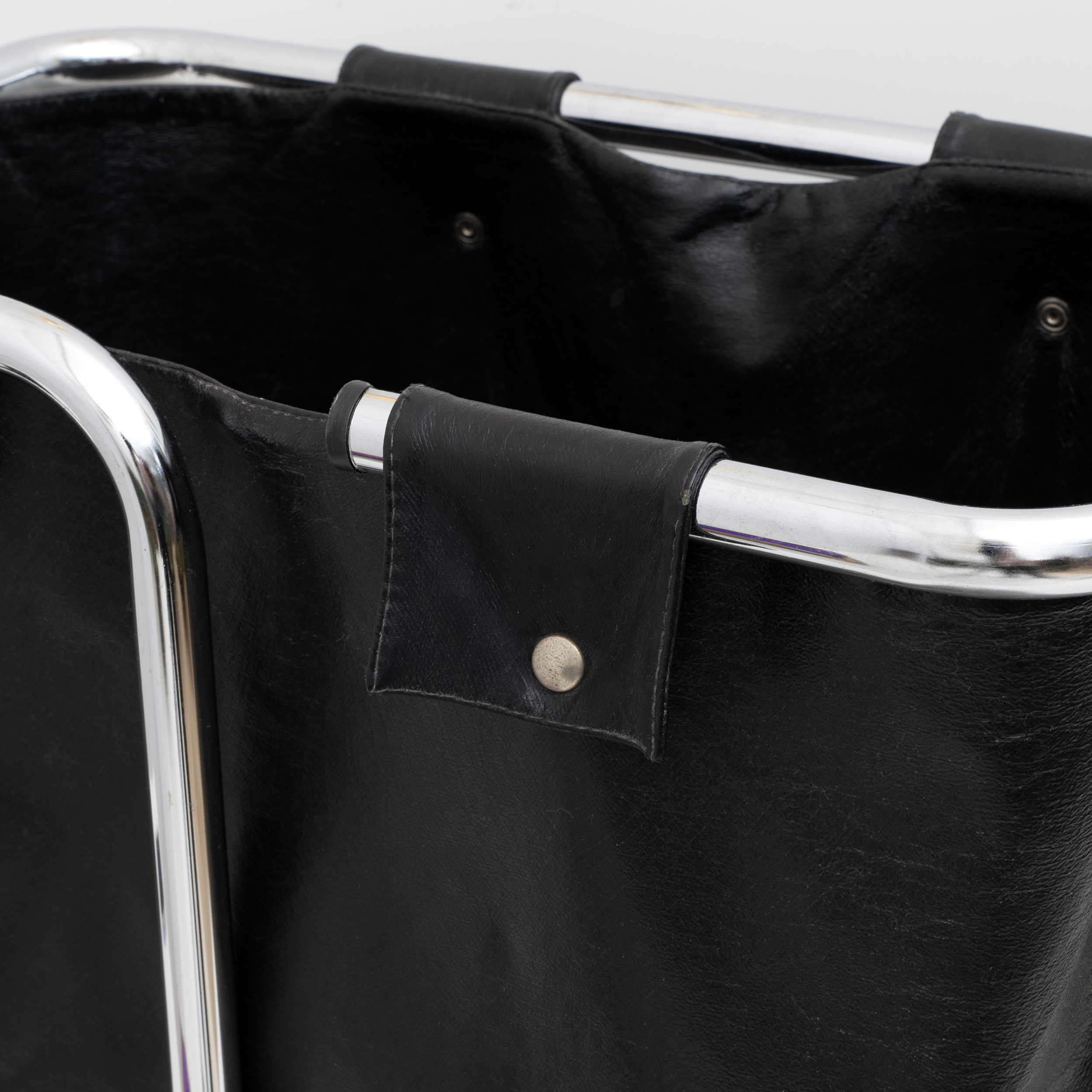 Marcel Breuer leather and Chromed Steel Magazine Rack, 1970s
