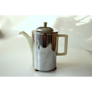 1920s Antique Art Deco german coffee pot by Bauscher/Weiden made of ceramic with a metal warming hood